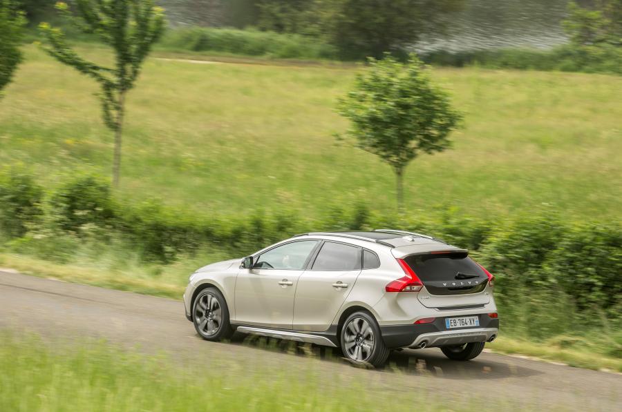  Volvo V40 D3 Cross Country 2016 года  (WW) (фото 19 из 33)